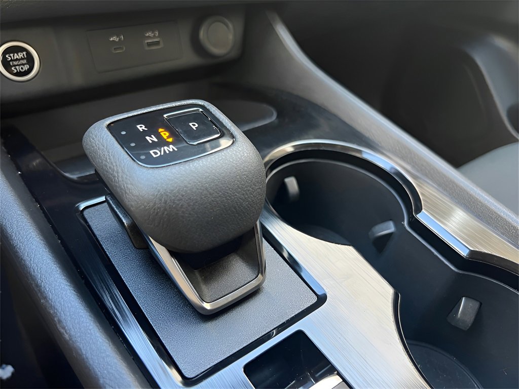 Used 2023 Nissan Rogue S image 29