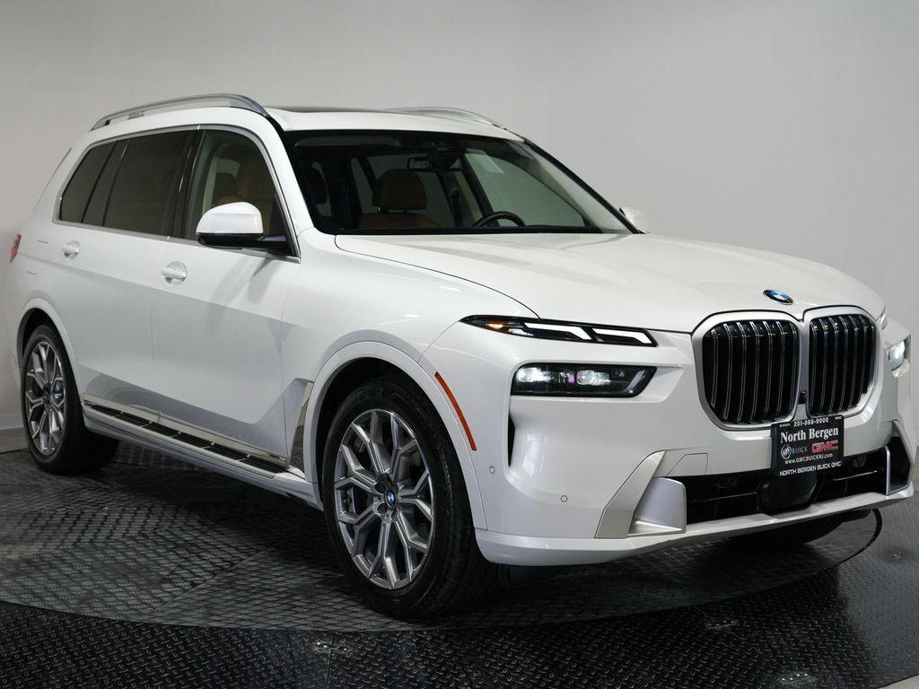 Used 2024 BMW X7 xDrive40i AWD/4WD image 3