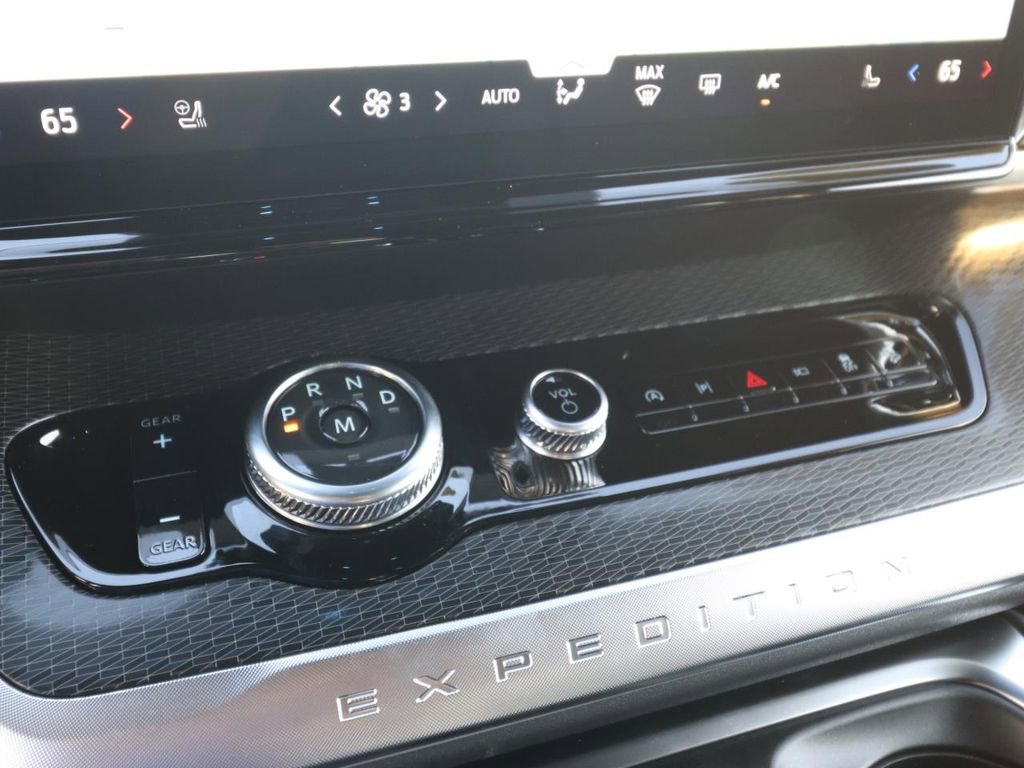 New 2025 Ford Expedition Platinum w/ Stealth Performance Package image 23