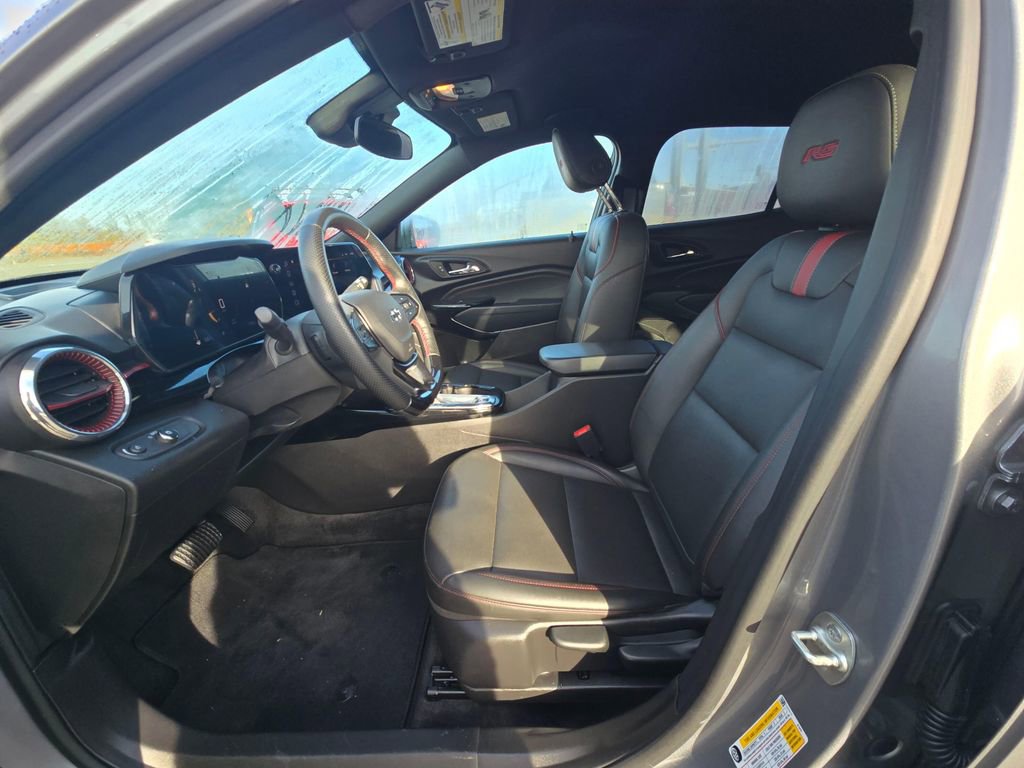 Certified 2025 Chevrolet Trax RS w/ Driver Confidence Package FWD image 16