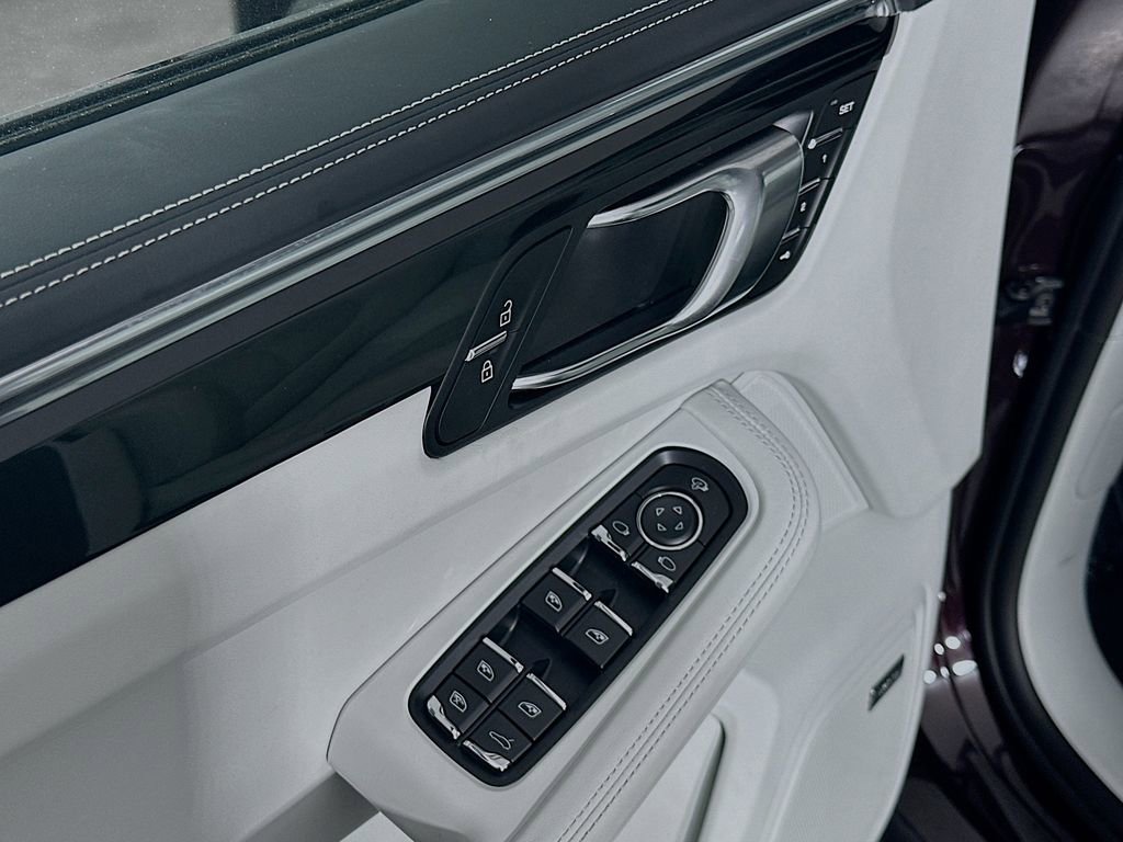 New 2026 Porsche Macan Turbo AWD/4WD image 20