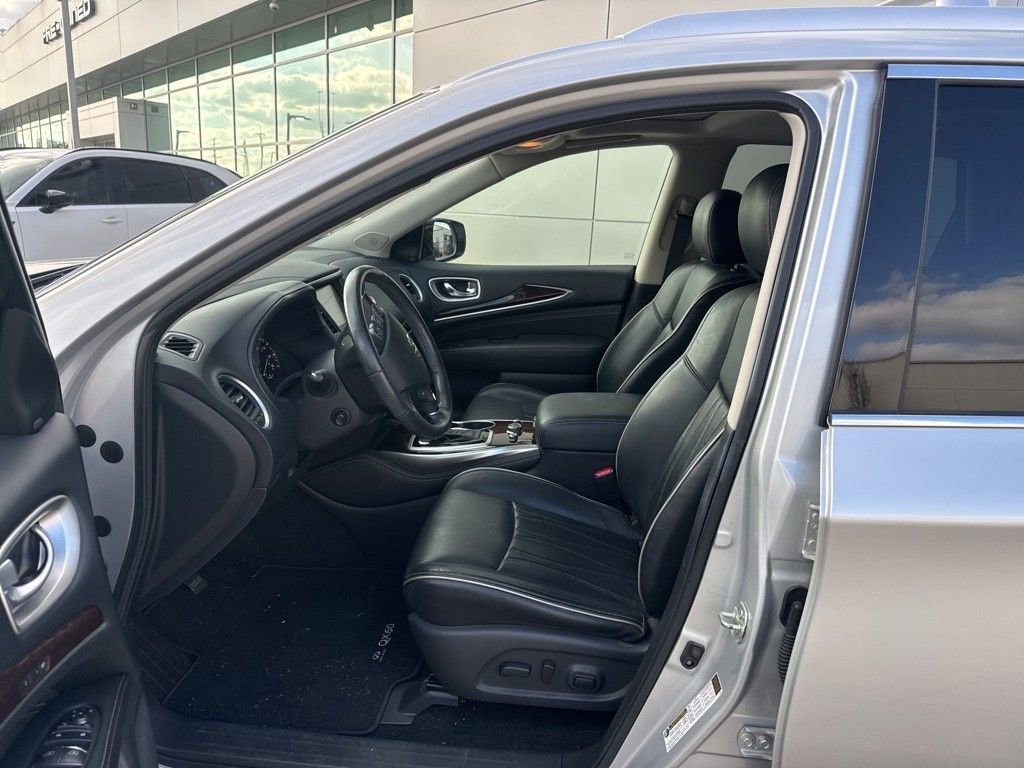 Used 2018 INFINITI QX60 FWD w/ Deluxe Technology Package image 2