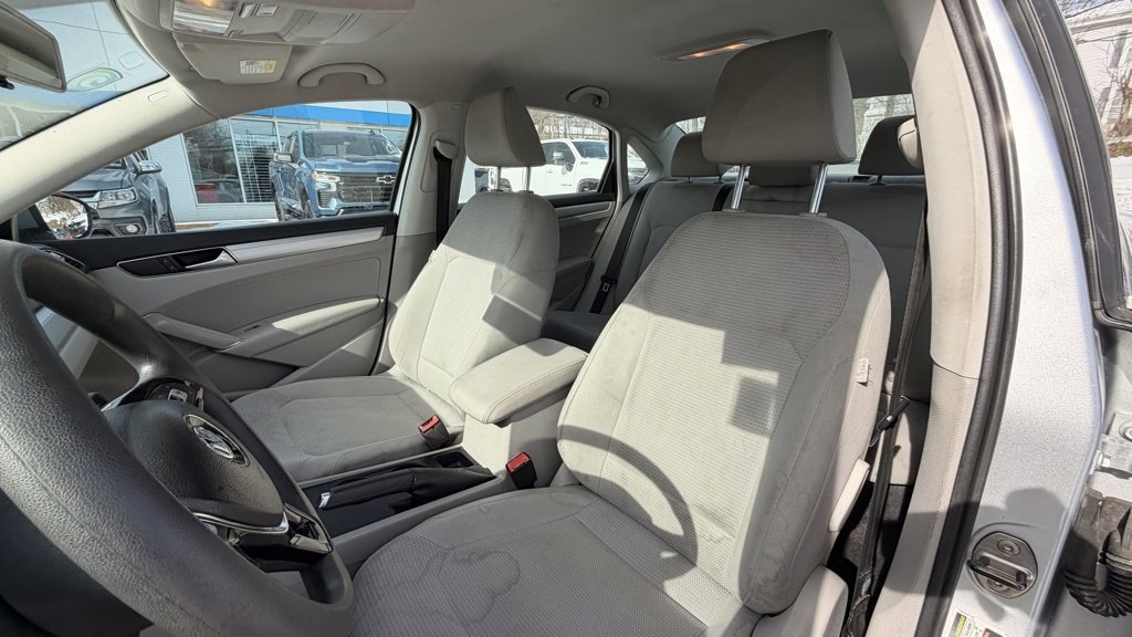 Used 2016 Volkswagen Passat 1.8T S image 8