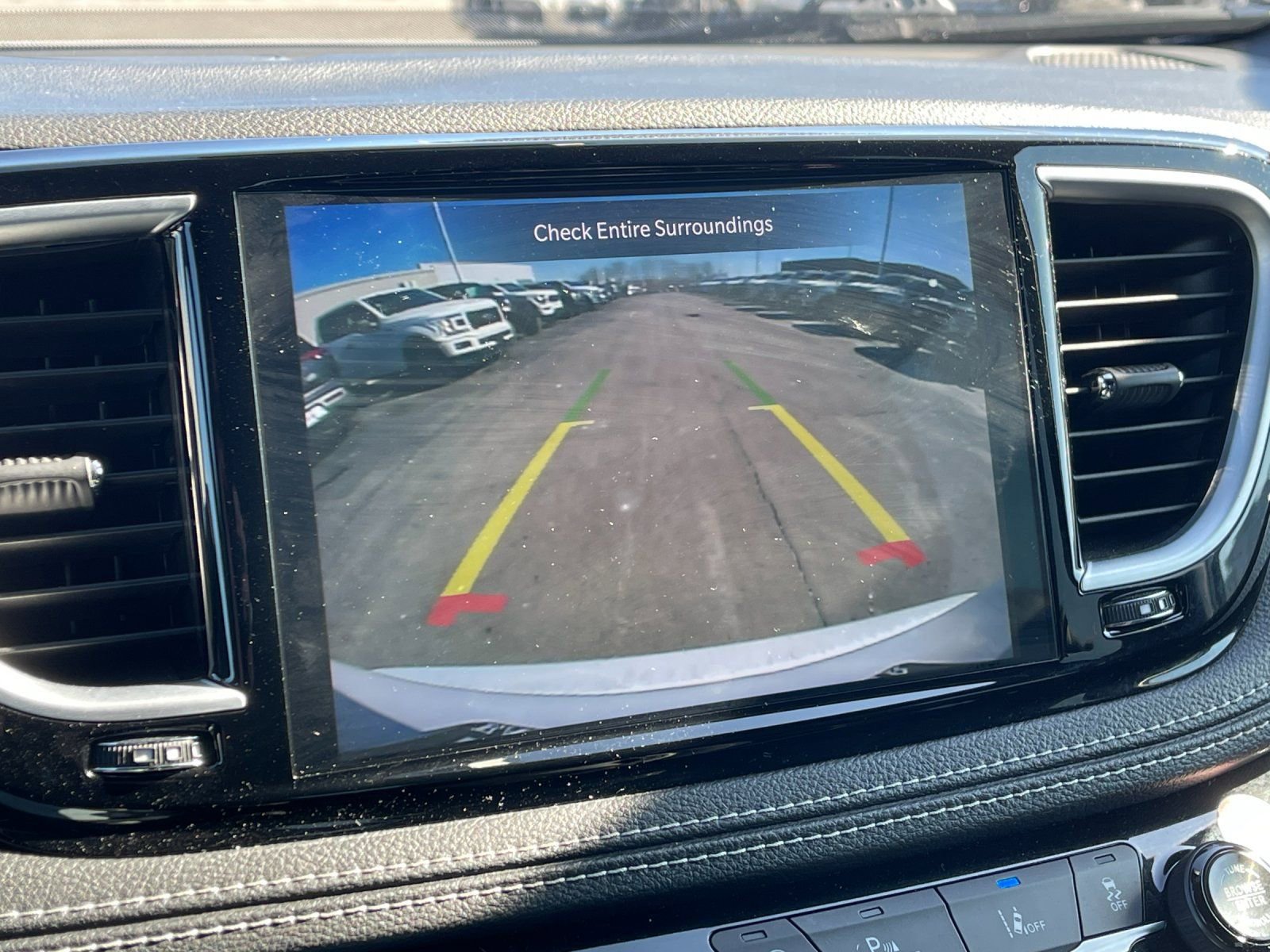 Used 2025 Chrysler Pacifica Limited image 14