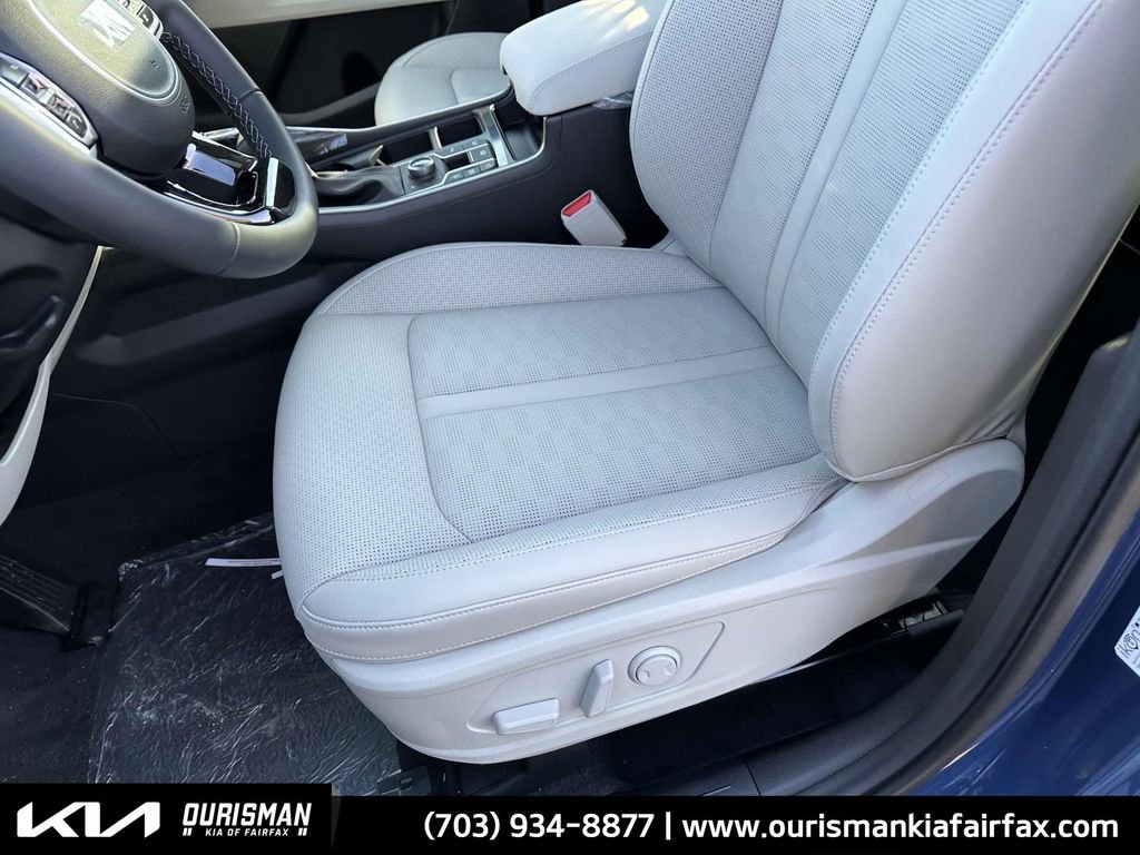 Certified 2025 Kia Sorento S w/ Panoramic Sunroof Package image 22