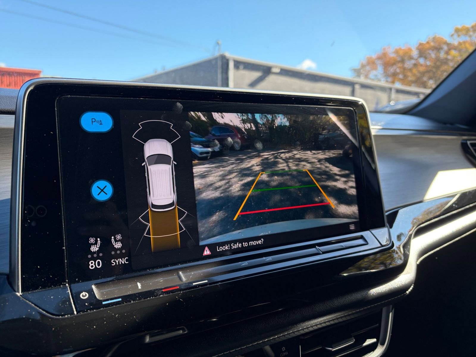 Used 2025 Volkswagen Atlas Cross Sport SE image 17