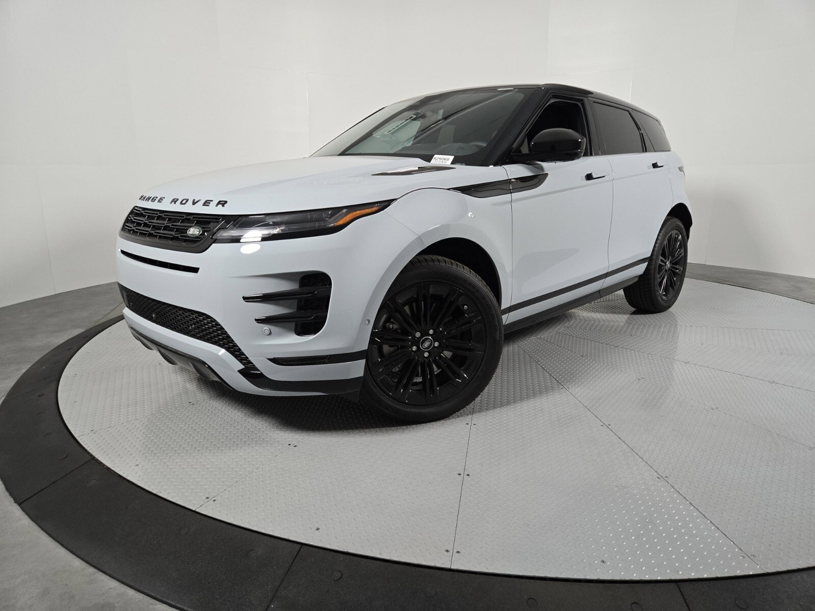 New 2025 Land Rover Range Rover Evoque Dynamic SE