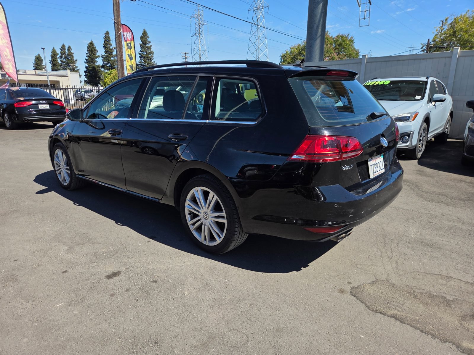 Used 2015 Volkswagen Golf TDI SE FWD image 2