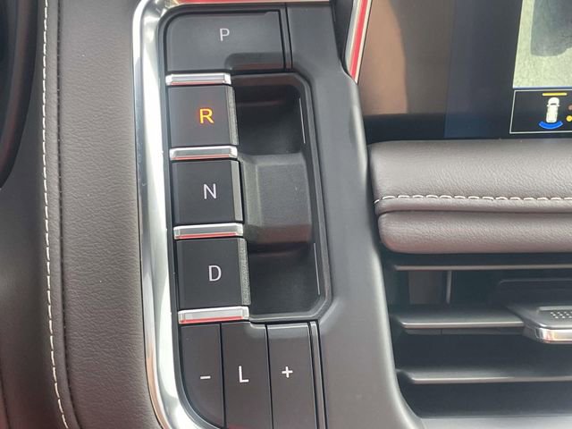 Used 2024 Chevrolet Tahoe Z71 w/ Luxury Package AWD/4WD image 22