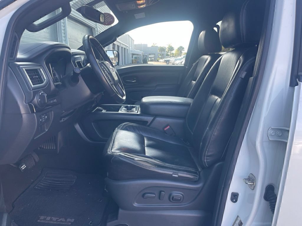 Used 2018 Nissan Titan SV w/ SV Convenience Package RWD image 5