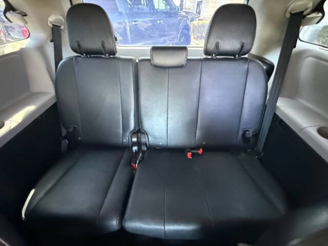 Used 2015 Toyota Sienna SE Premium FWD image 18