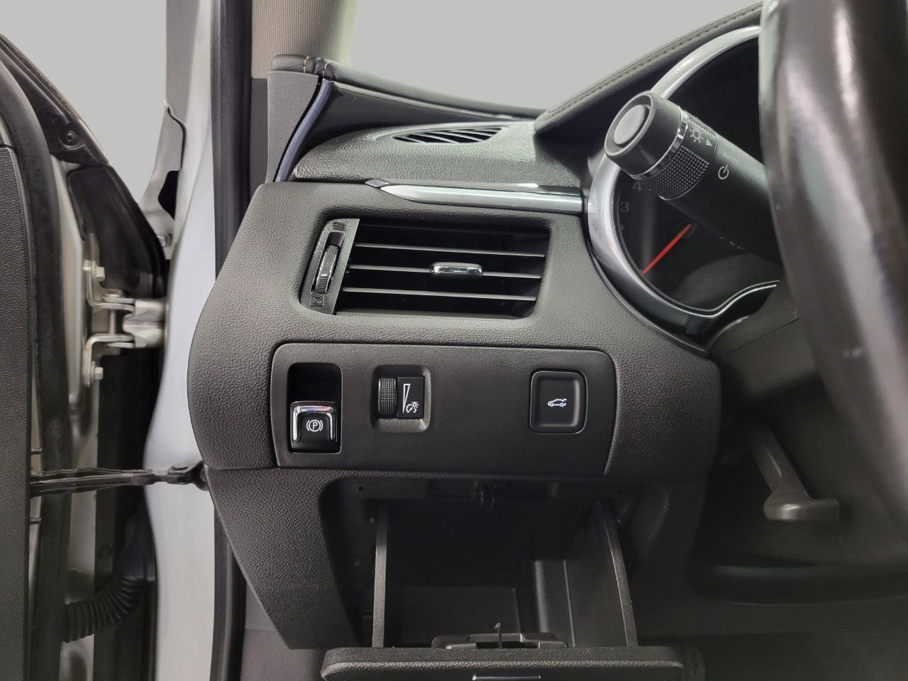 Used 2017 Chevrolet Impala LT FWD image 11