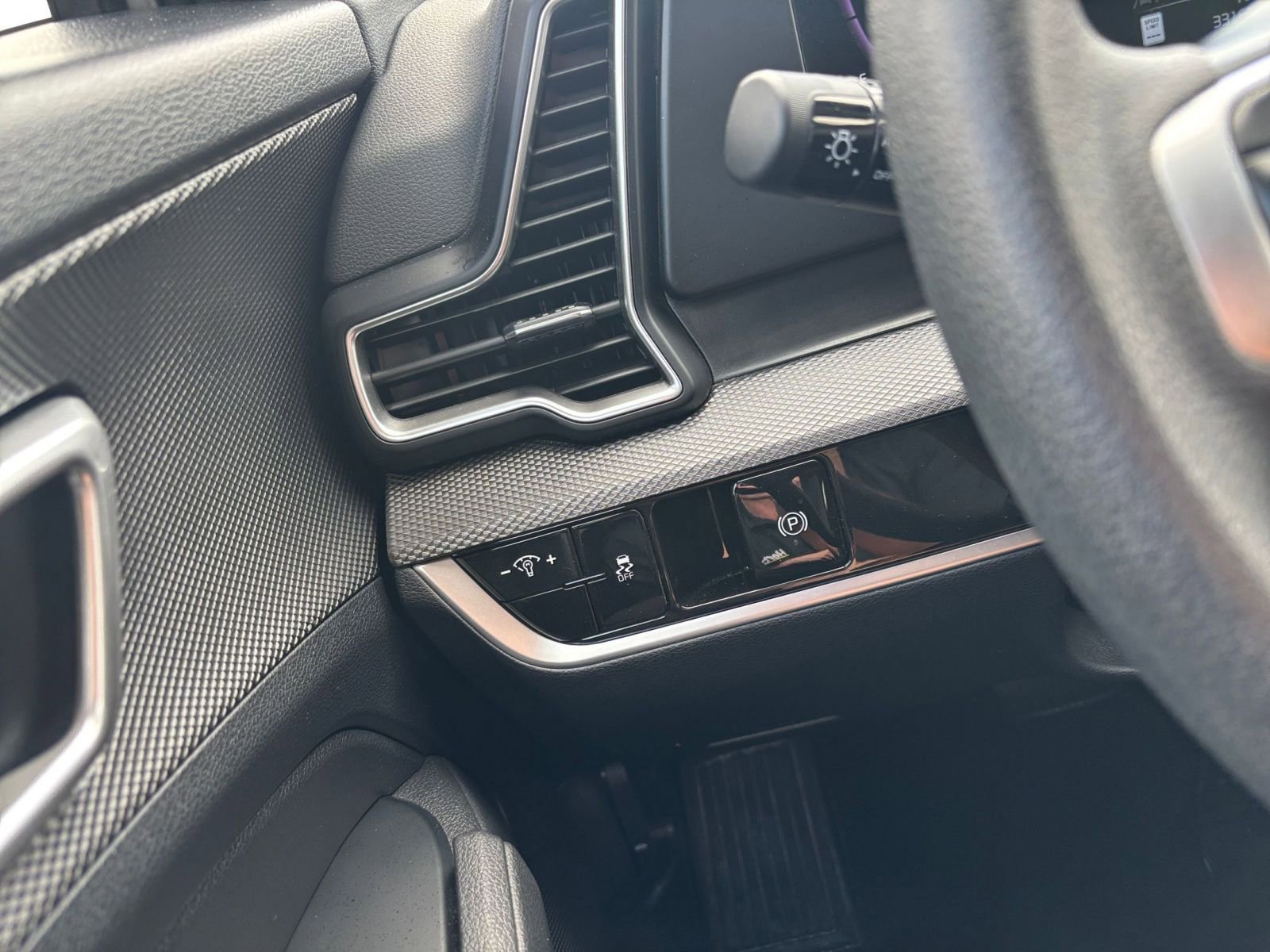 Used 2025 Kia Sportage LX image 33