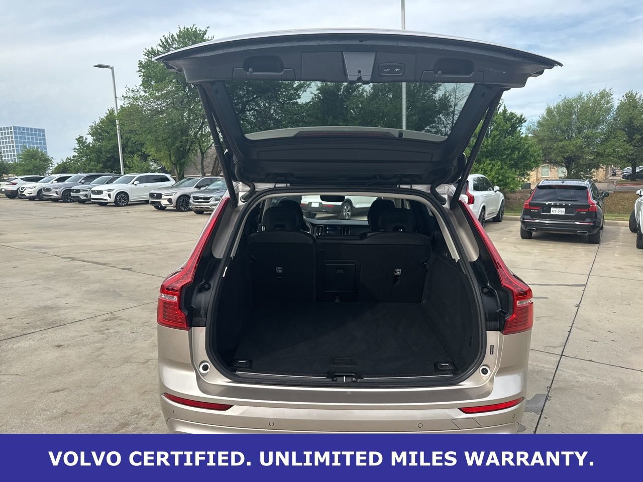 Certified 2025 Volvo XC60 B5 Plus image 7