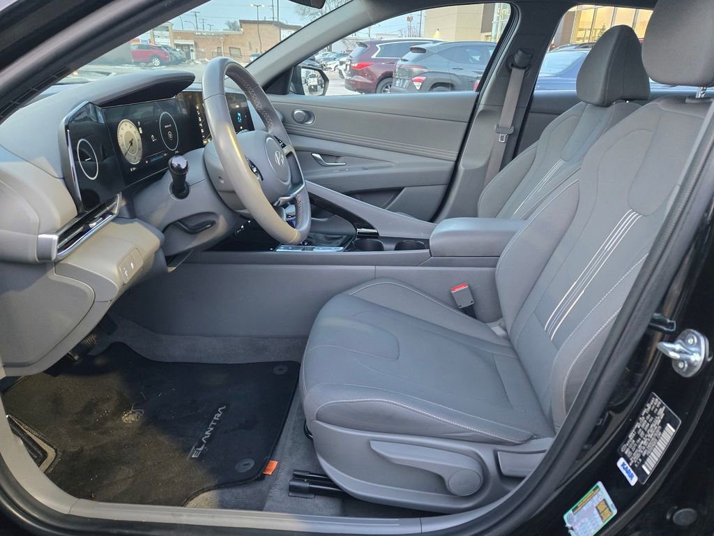 Used 2024 Hyundai Elantra SEL w/ Convenience Package image 28