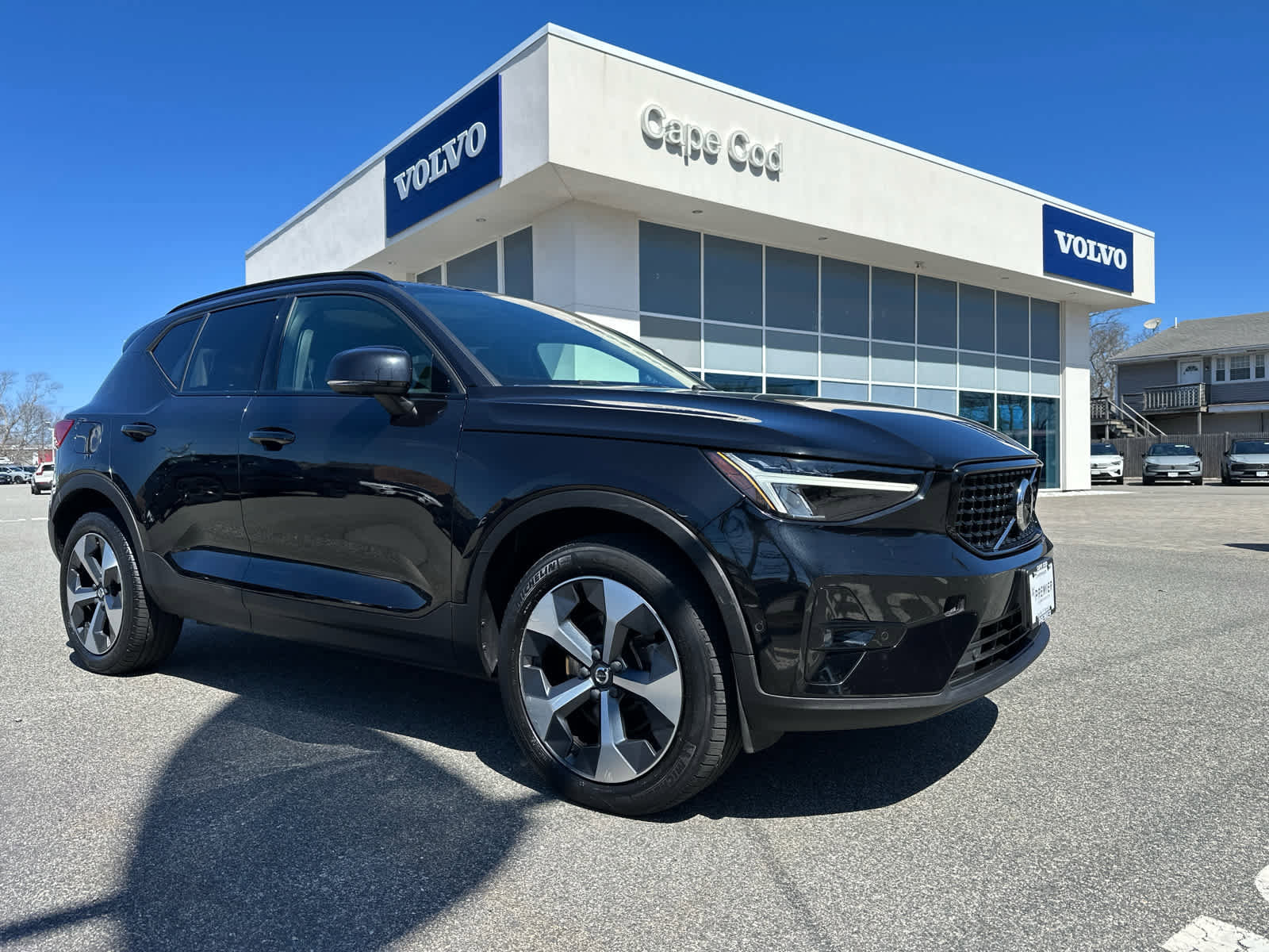 Used 2023 Volvo XC40 B5 Plus w/ Driver Assist Package image 2