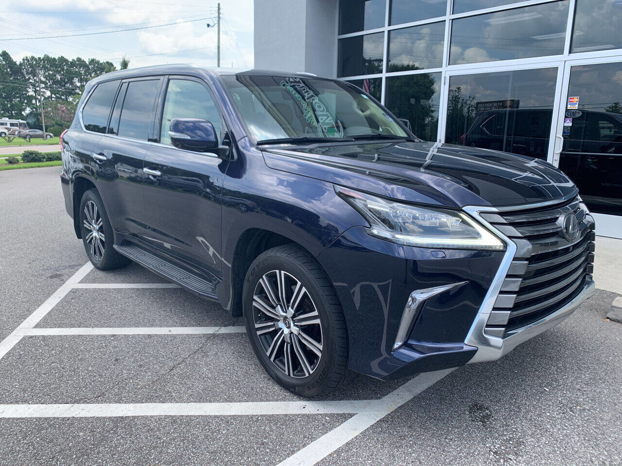 Used 2018 Lexus LX 570 4WD image 3