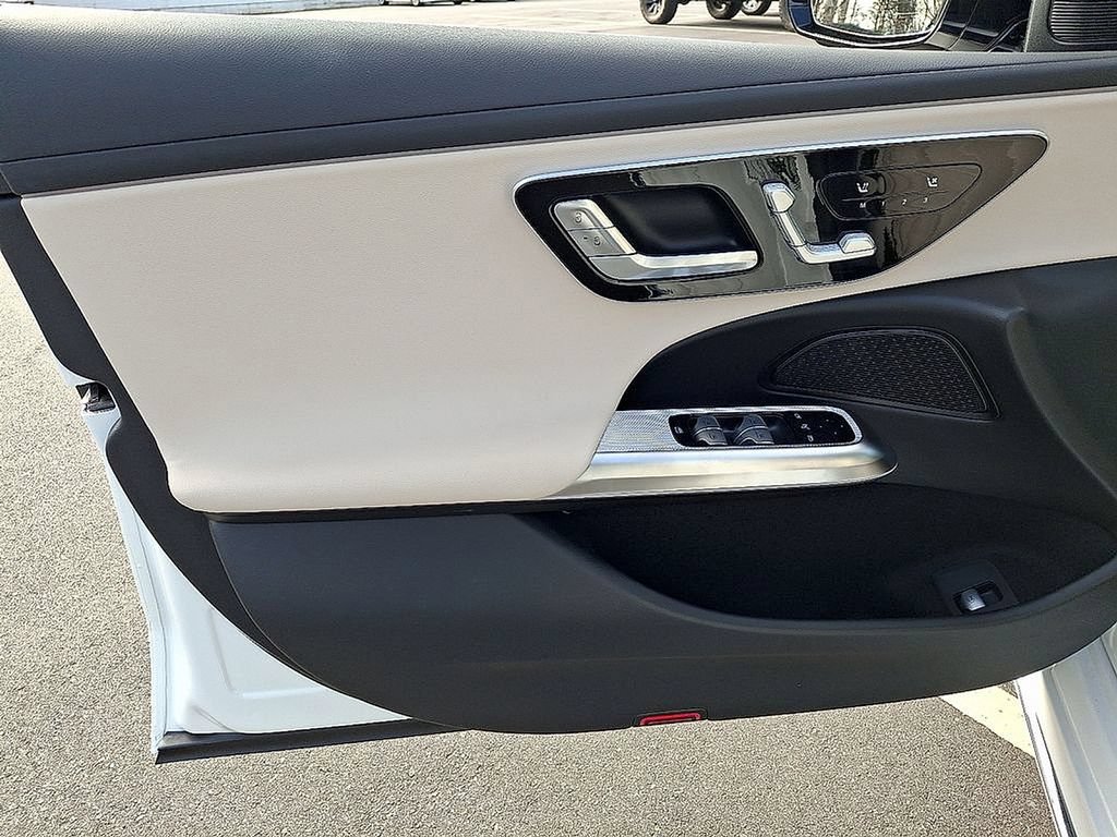 Used 2025 Mercedes-Benz E 350 Sedan image 12