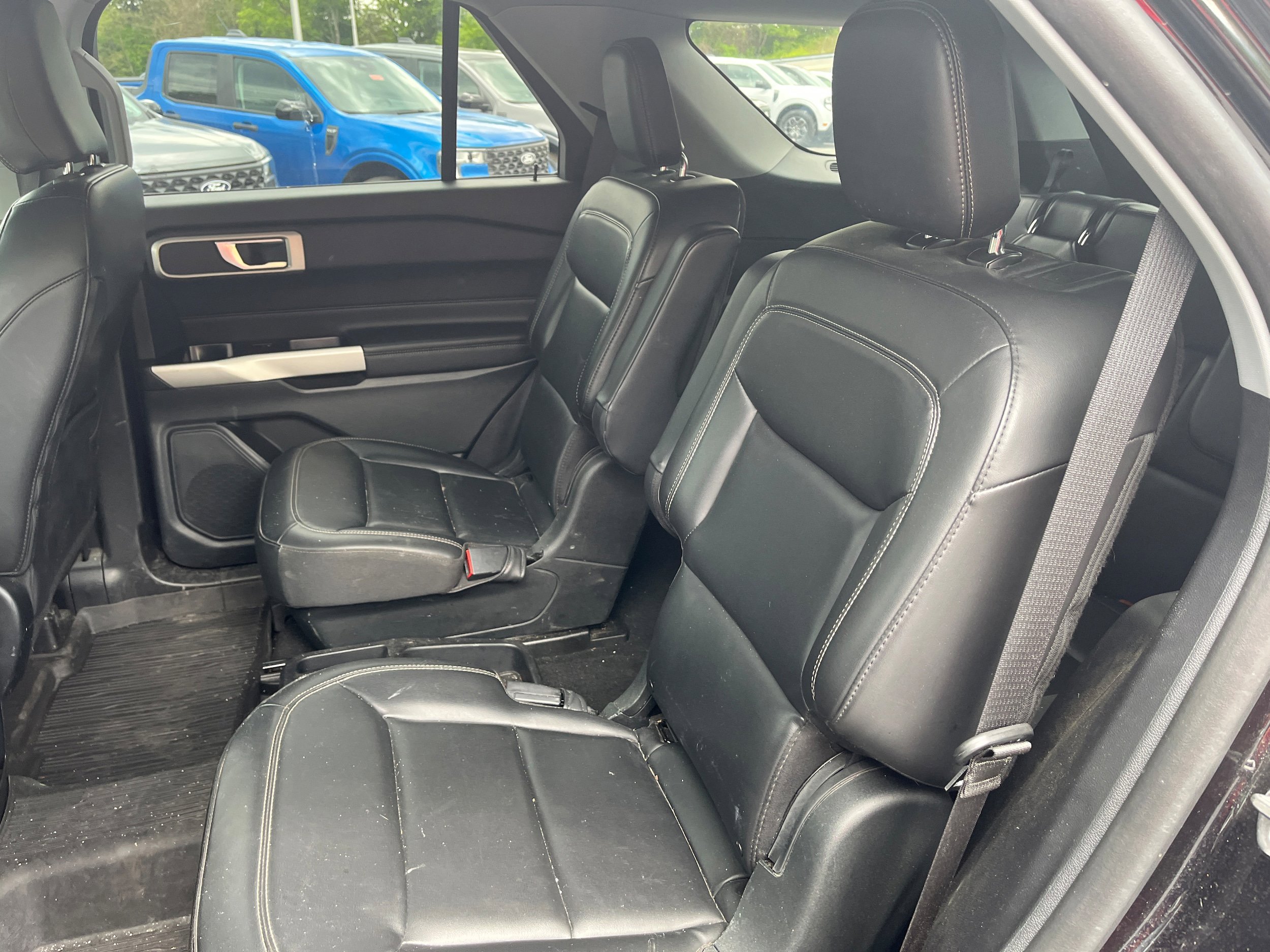 Used 2021 Ford Explorer XLT w/ Equipment Group 202A AWD/4WD image 11