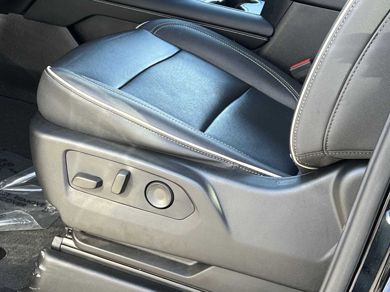 Used 2023 GMC Yukon XL SLT image 12