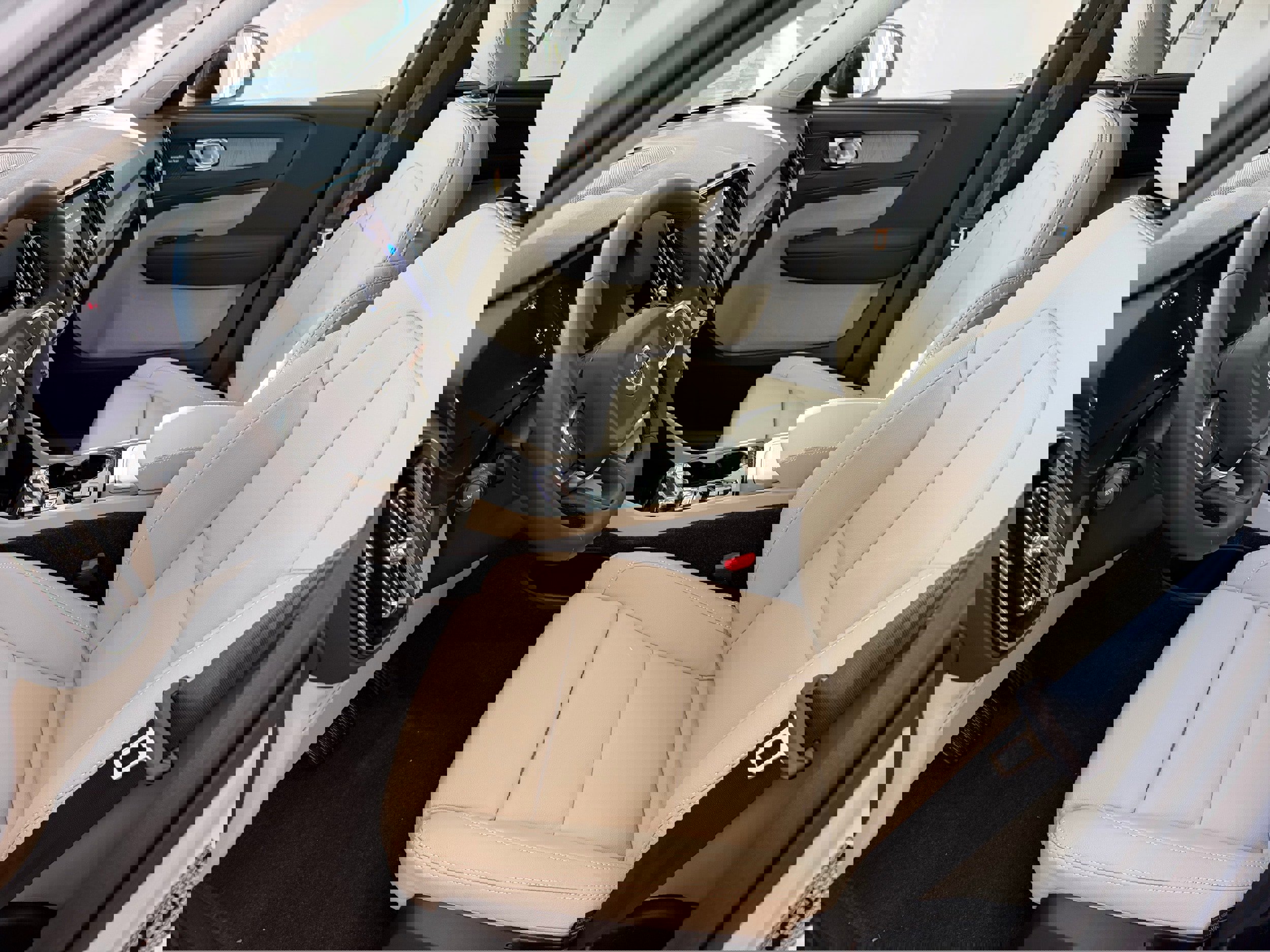 New 2026 Volvo XC40 B5 Ultra w/ Protection Package Premier image 12