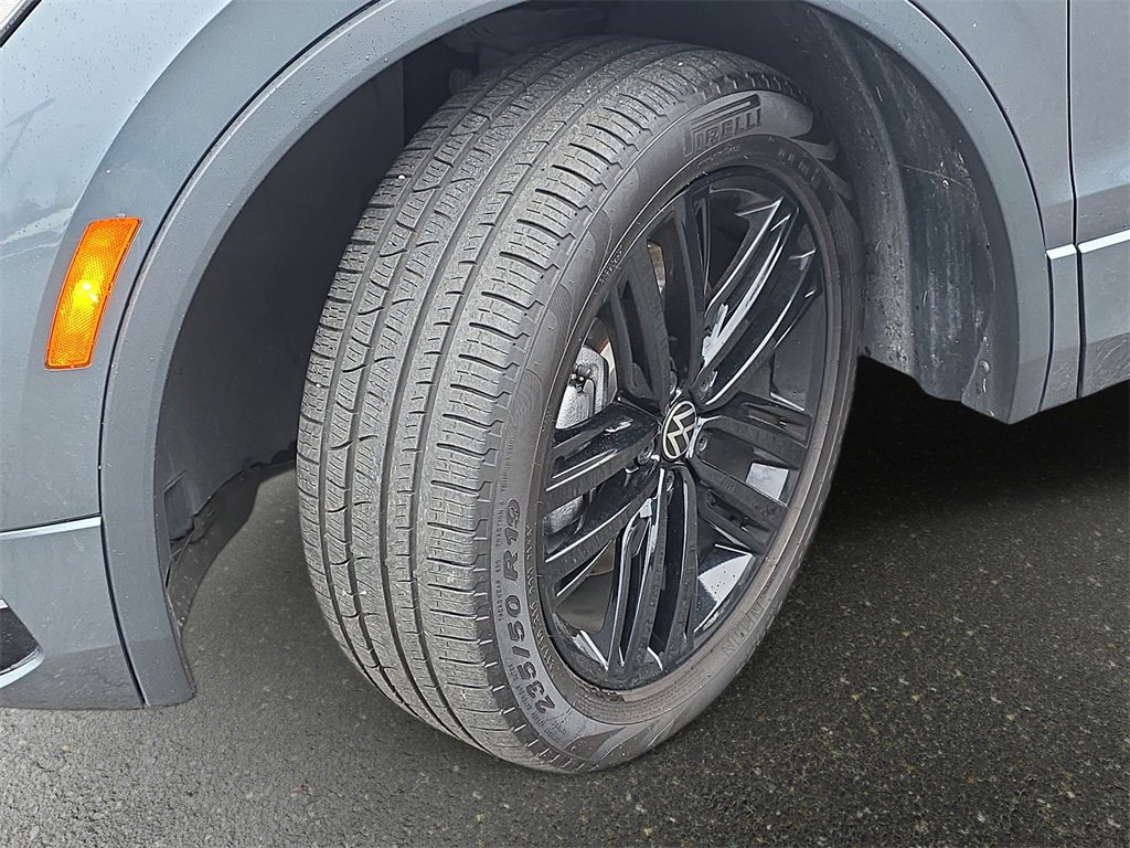 Used 2022 Volkswagen Tiguan SE R-Line image 36