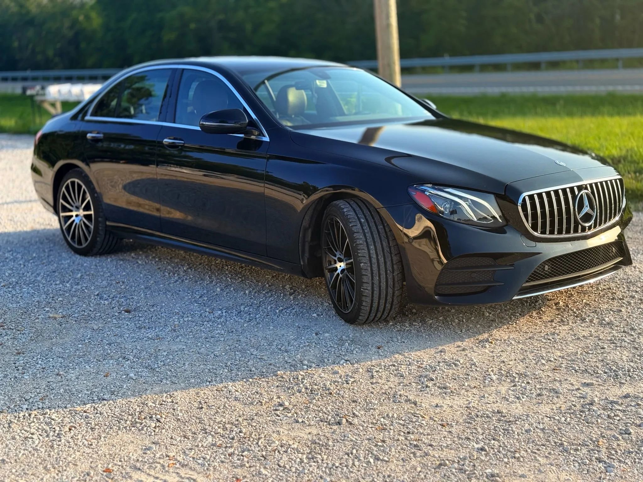 Used 2017 Mercedes-Benz E 300 4MATIC image 7