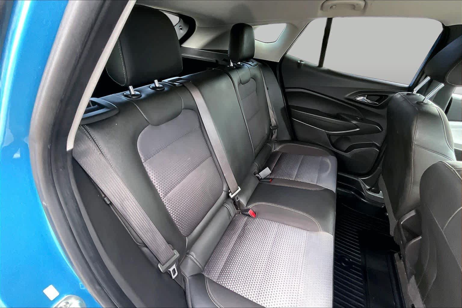 Used 2025 Chevrolet Trax LT w/ Driver Confidence Package FWD image 19
