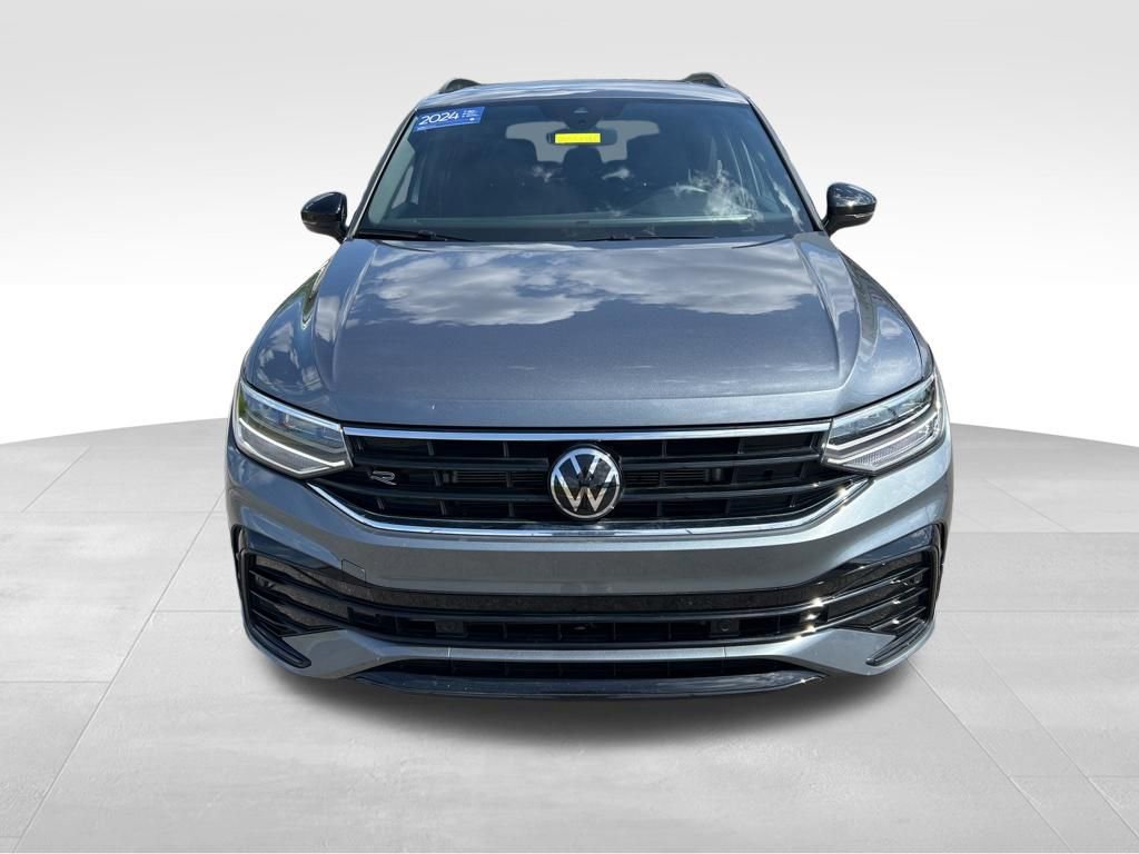Certified 2024 Volkswagen Tiguan SE R-Line FWD image 3