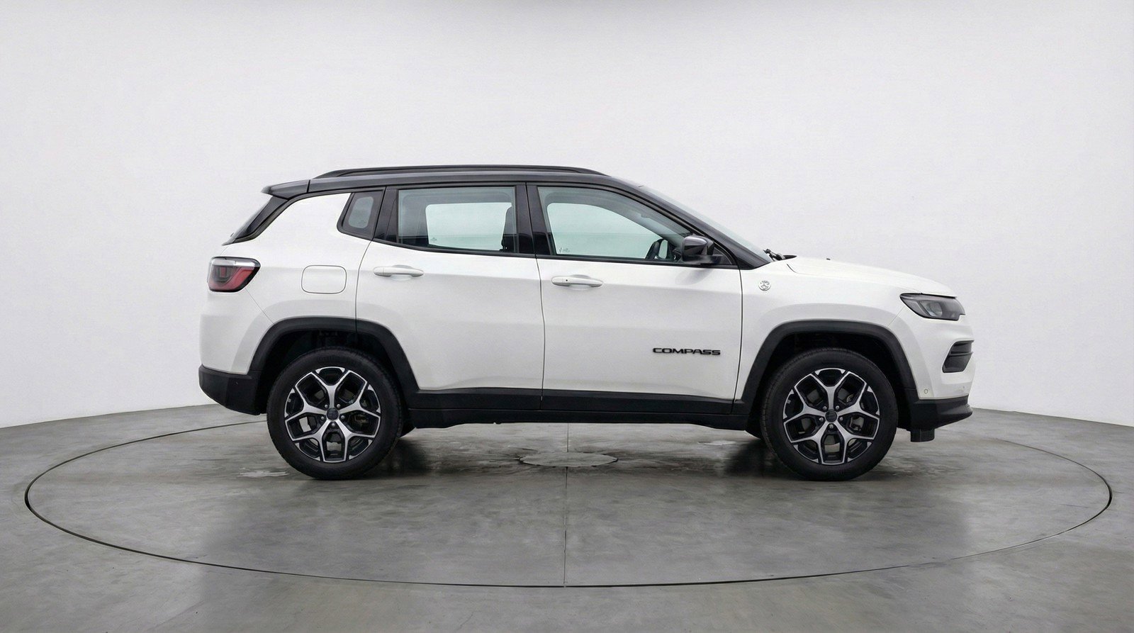 Used 2025 Jeep Compass Limited image 11