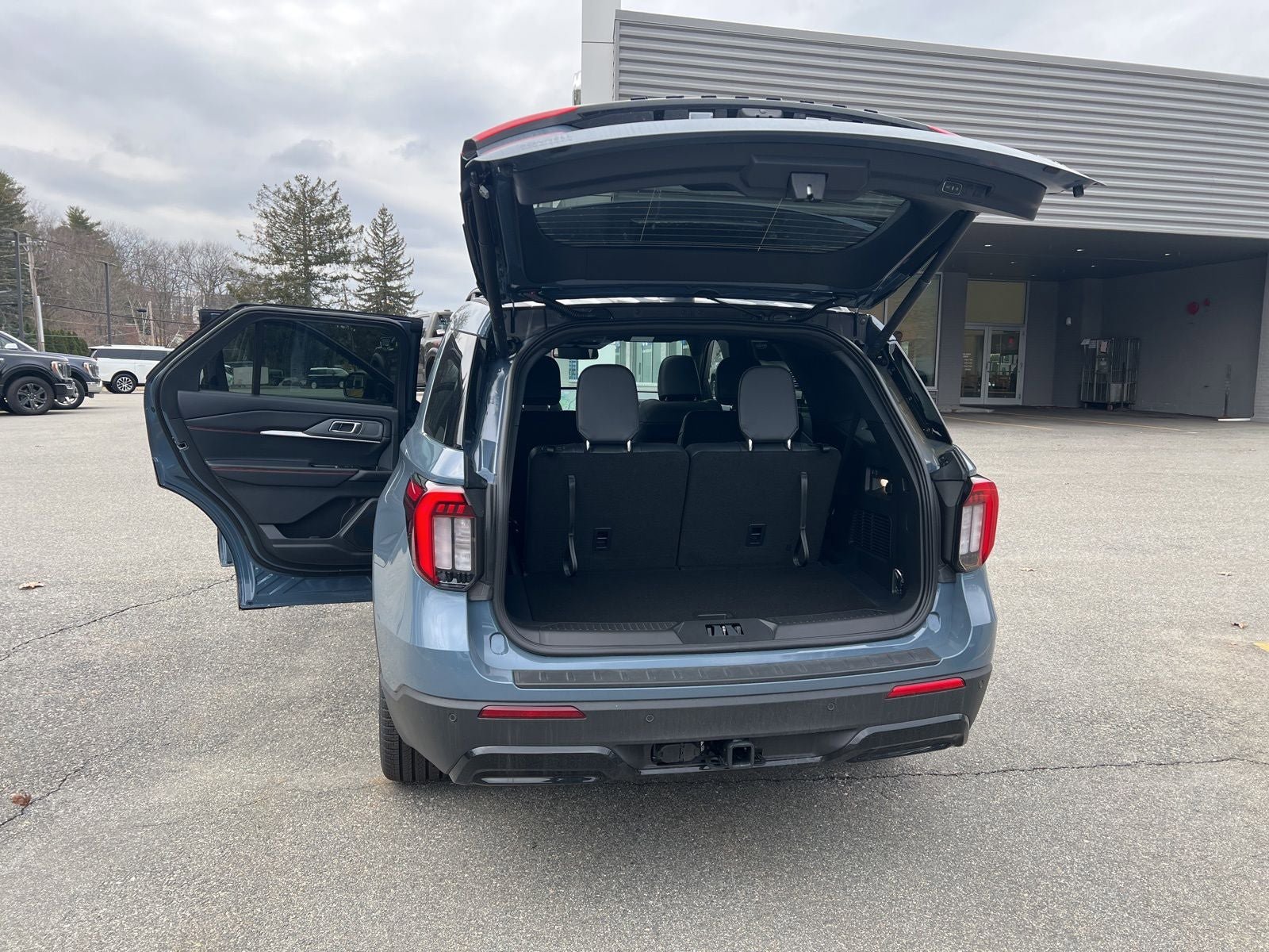 New 2026 Ford Explorer ST-Line w/ ST-Line Street Pack image 9