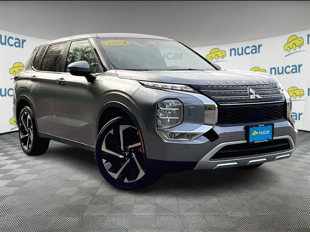Used 2024 Mitsubishi Outlander SE image 1