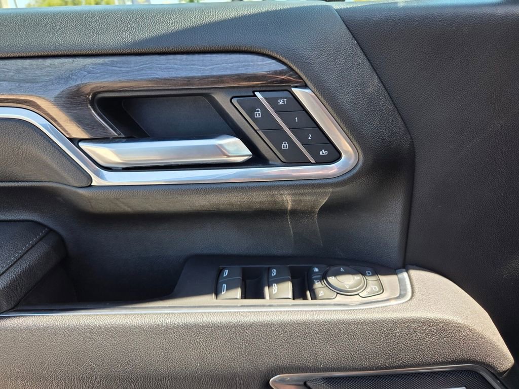 Used 2025 Chevrolet Silverado 2500 LTZ w/ Z71 Chrome Sport Edition image 25