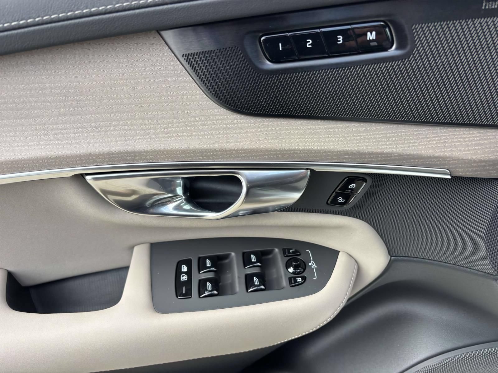 New 2026 Volvo XC90 T8 Plus w/ Protection Package Premier AWD/4WD image 13
