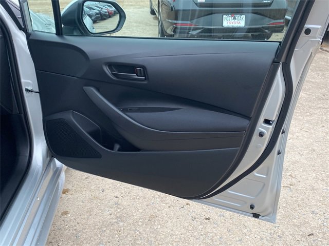 Used 2025 Toyota Corolla LE image 10