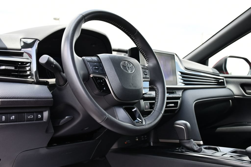 Used 2025 Toyota Camry SE FWD image 14