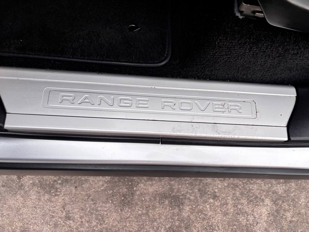Used 2017 Land Rover Range Rover HSE image 23