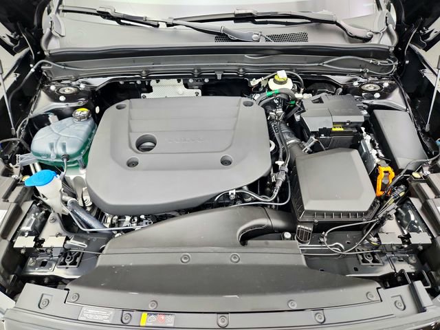 New 2026 Volvo XC40 B5 Plus w/ Climate Package image 28