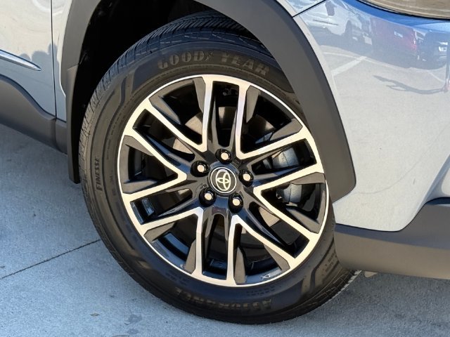 Used 2026 Toyota Corolla Cross XLE w/ Convenience Package FWD image 2