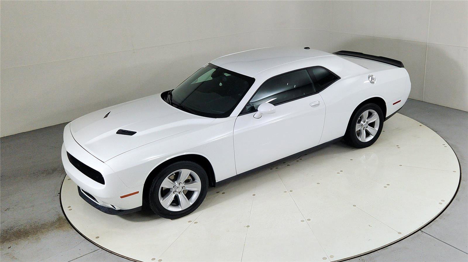 Used 2023 Dodge Challenger SXT image 32