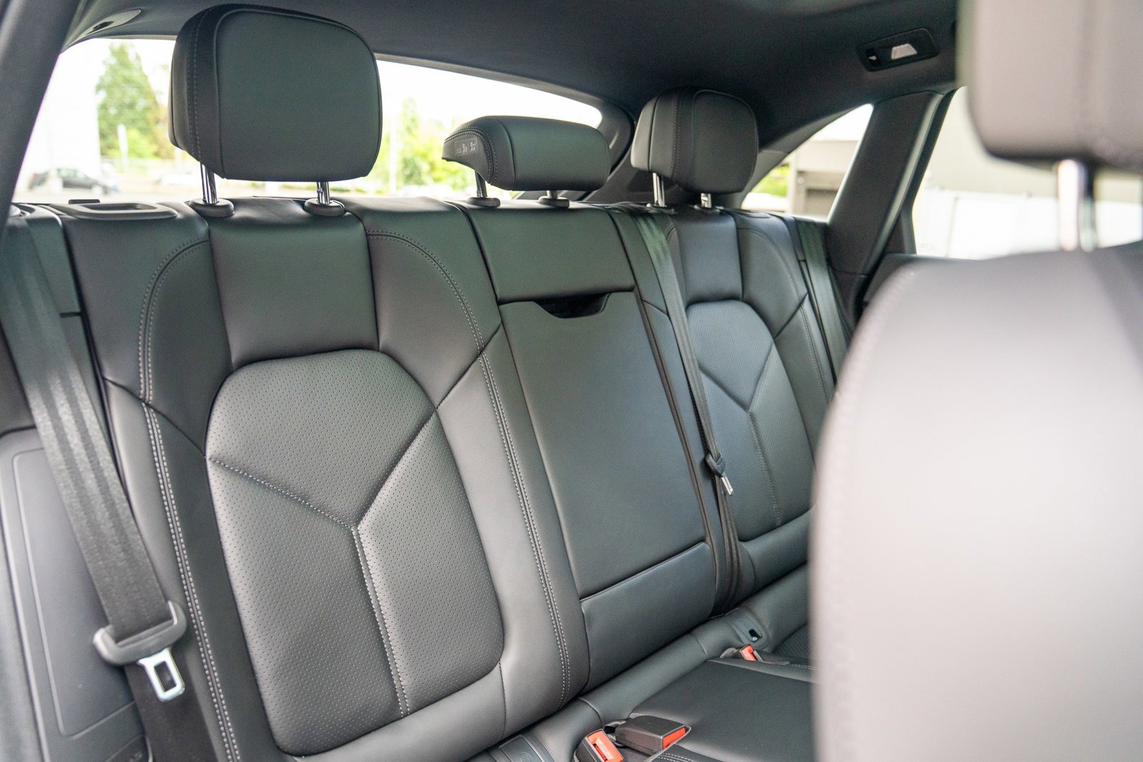 Certified 2025 Porsche Macan image 21