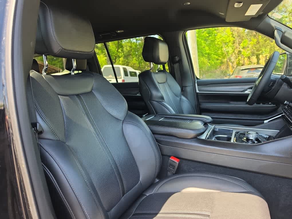 Used 2024 Jeep Wagoneer Series II w/ Flexible Seating Group RWD image 25