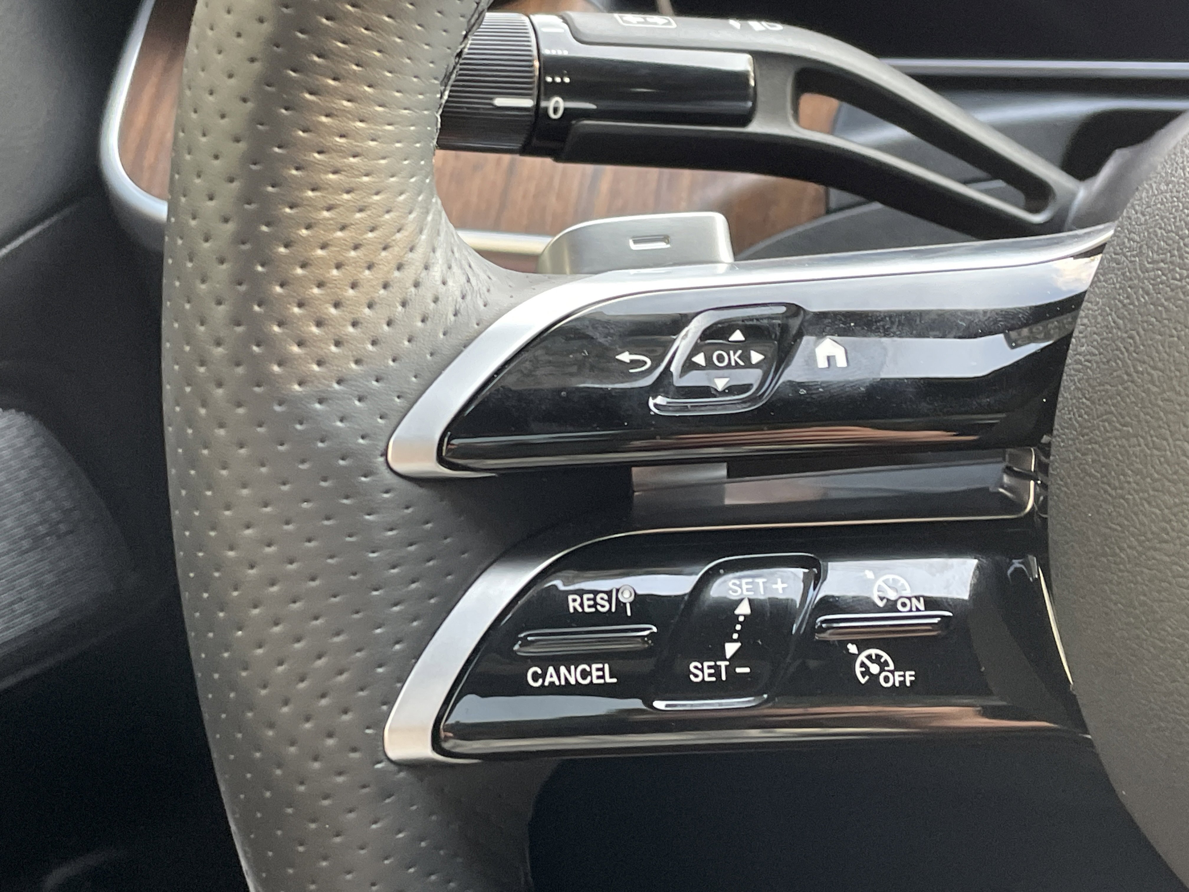 Certified 2025 Mercedes-Benz C 300 Sedan image 28