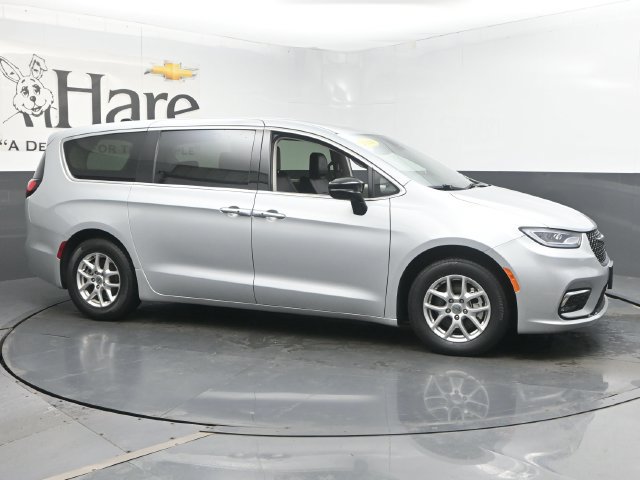 Used 2024 Chrysler Pacifica Touring-L