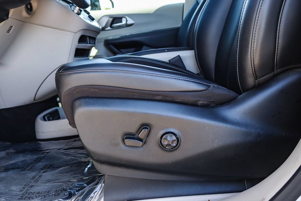 Used 2024 Chrysler Pacifica Touring-L FWD image 23