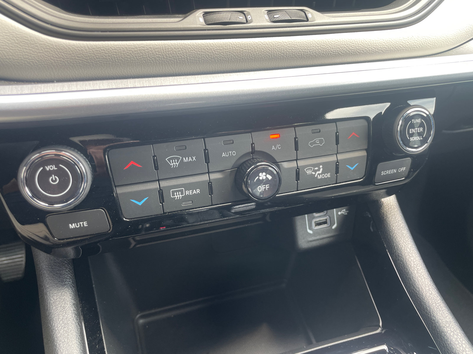Used 2026 Jeep Compass Limited AWD/4WD image 15