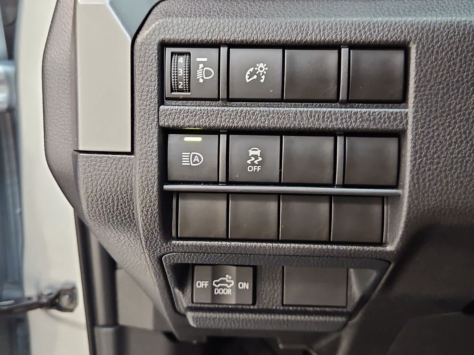 Used 2024 Toyota Tacoma SR5 AWD/4WD image 30