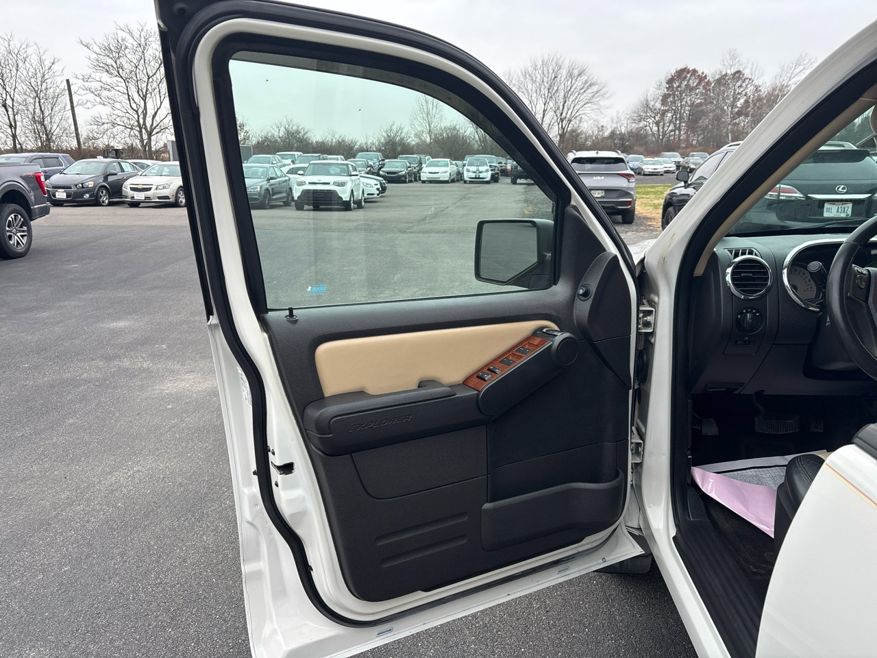 Used 2010 Ford Explorer Eddie Bauer image 10