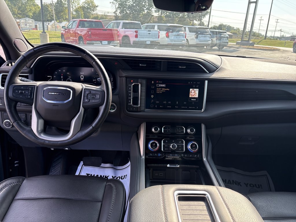 Used 2024 GMC Yukon XL Denali w/ Denali Reserve Package RWD image 17
