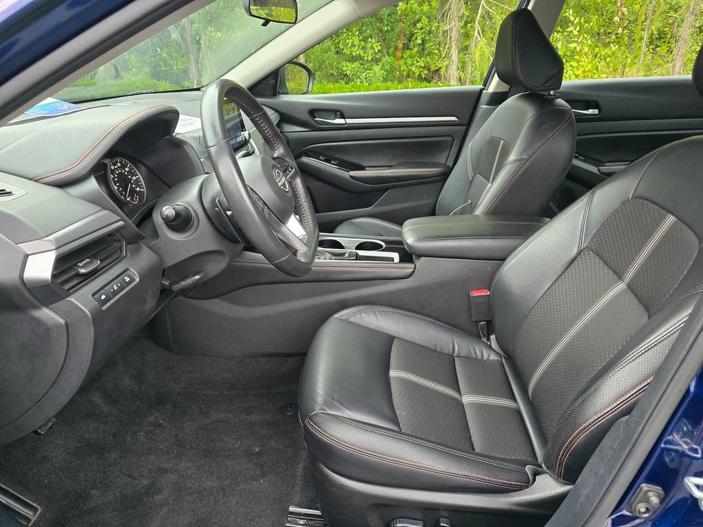 Used 2024 Nissan Altima 2.5 SR FWD image 12